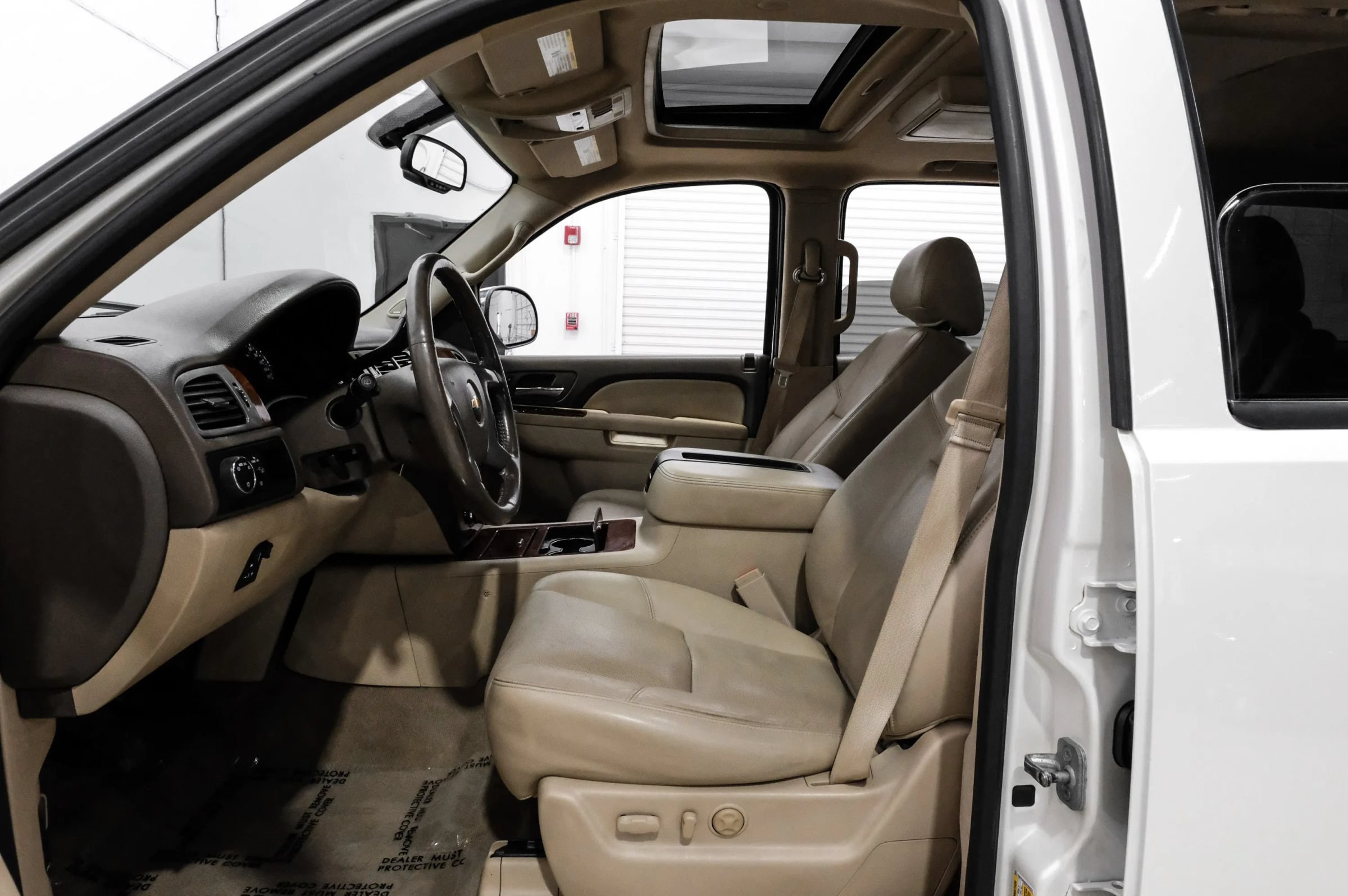 Used 2013 Chevrolet Tahoe LTZ RWD image 19