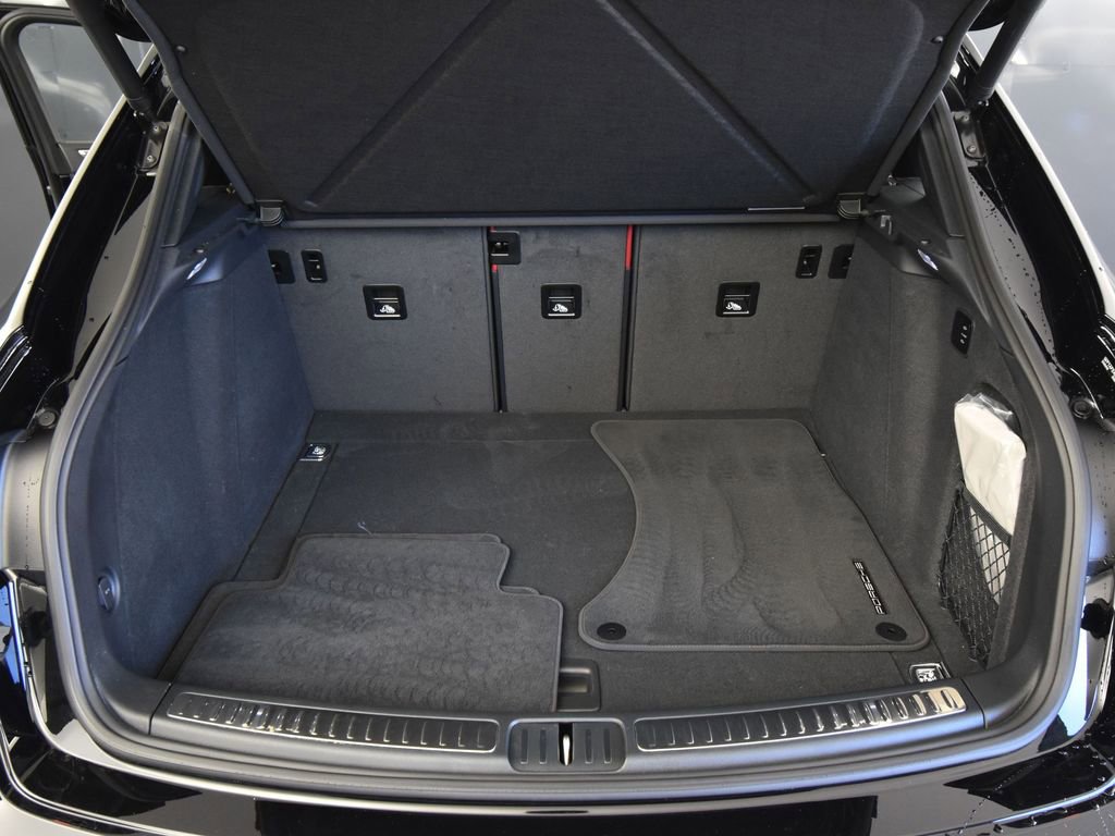 Certified 2024 Porsche Macan GTS AWD/4WD image 24