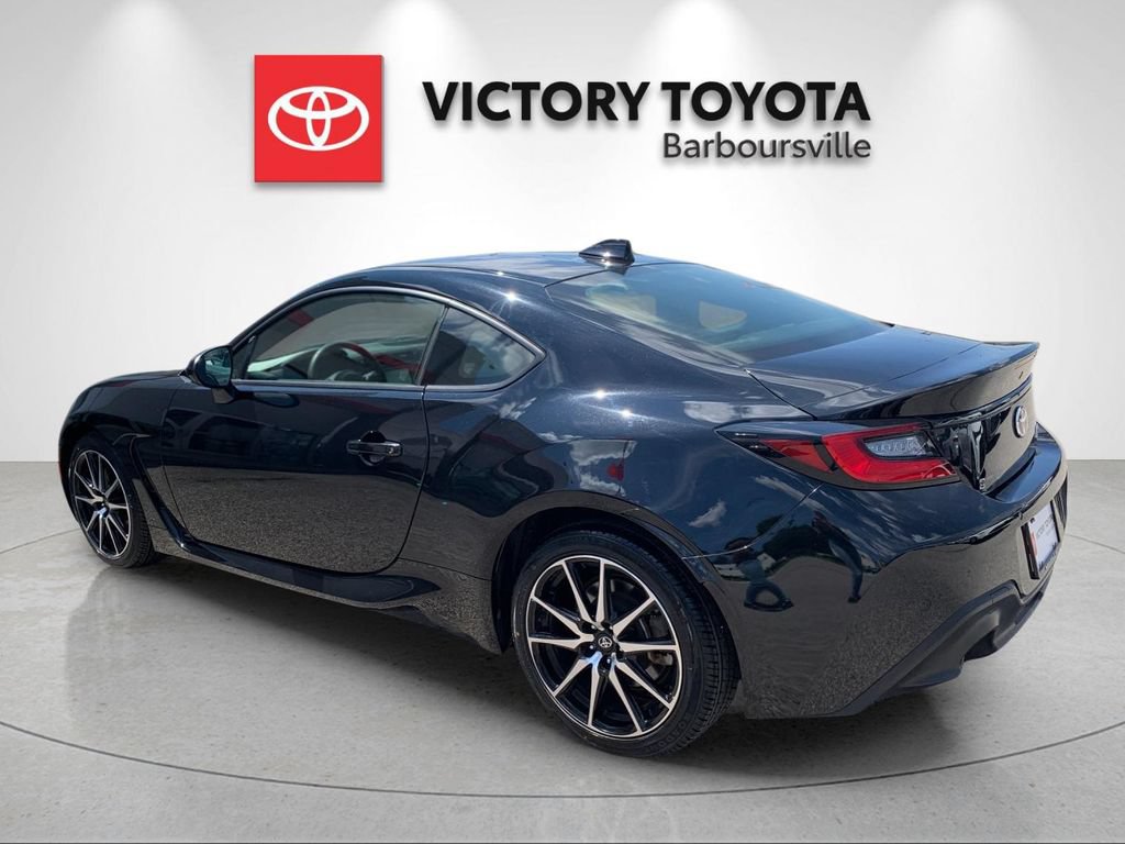 Used 2023 Toyota GR86 RWD image 3