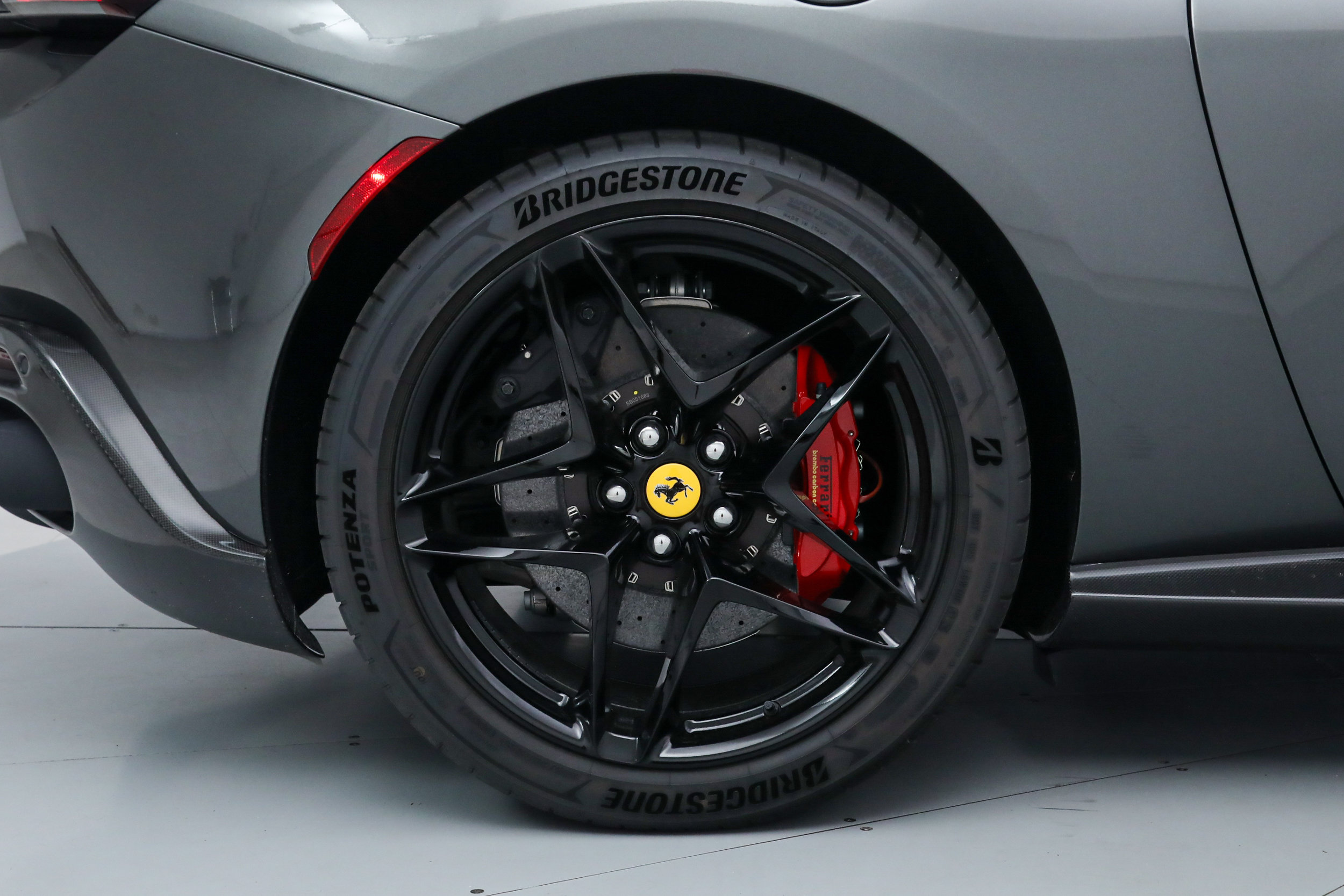 Certified 2025 Ferrari Roma Spider RWD image 20