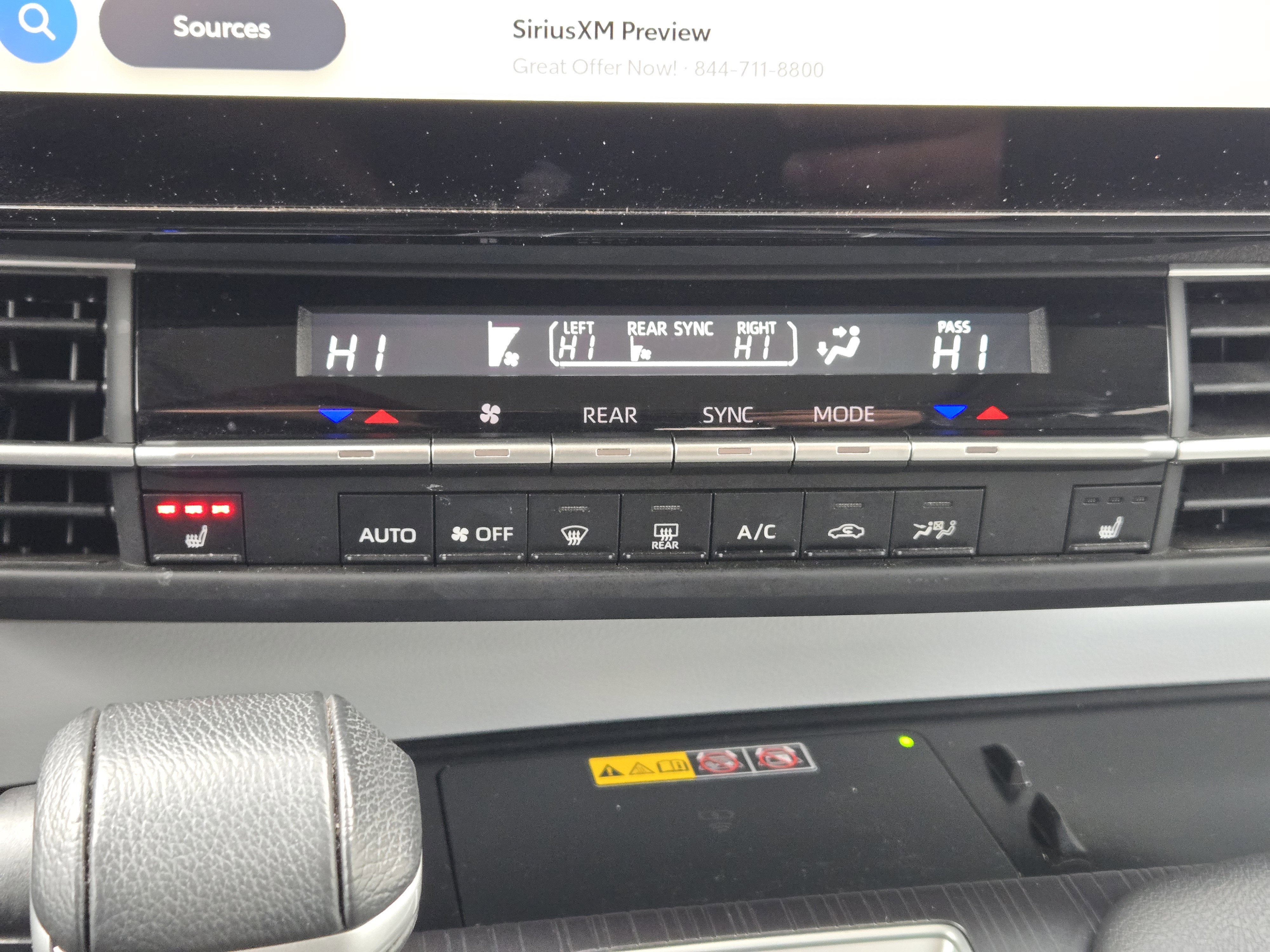 Used 2025 Toyota Sienna XLE image 22