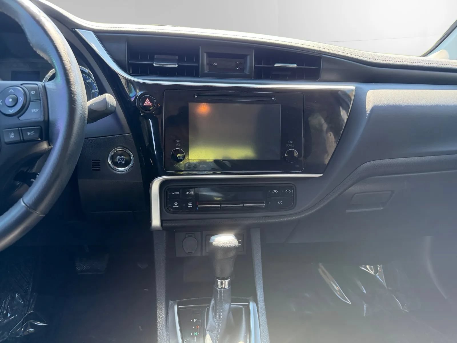 Used 2018 Toyota Corolla XLE FWD image 13