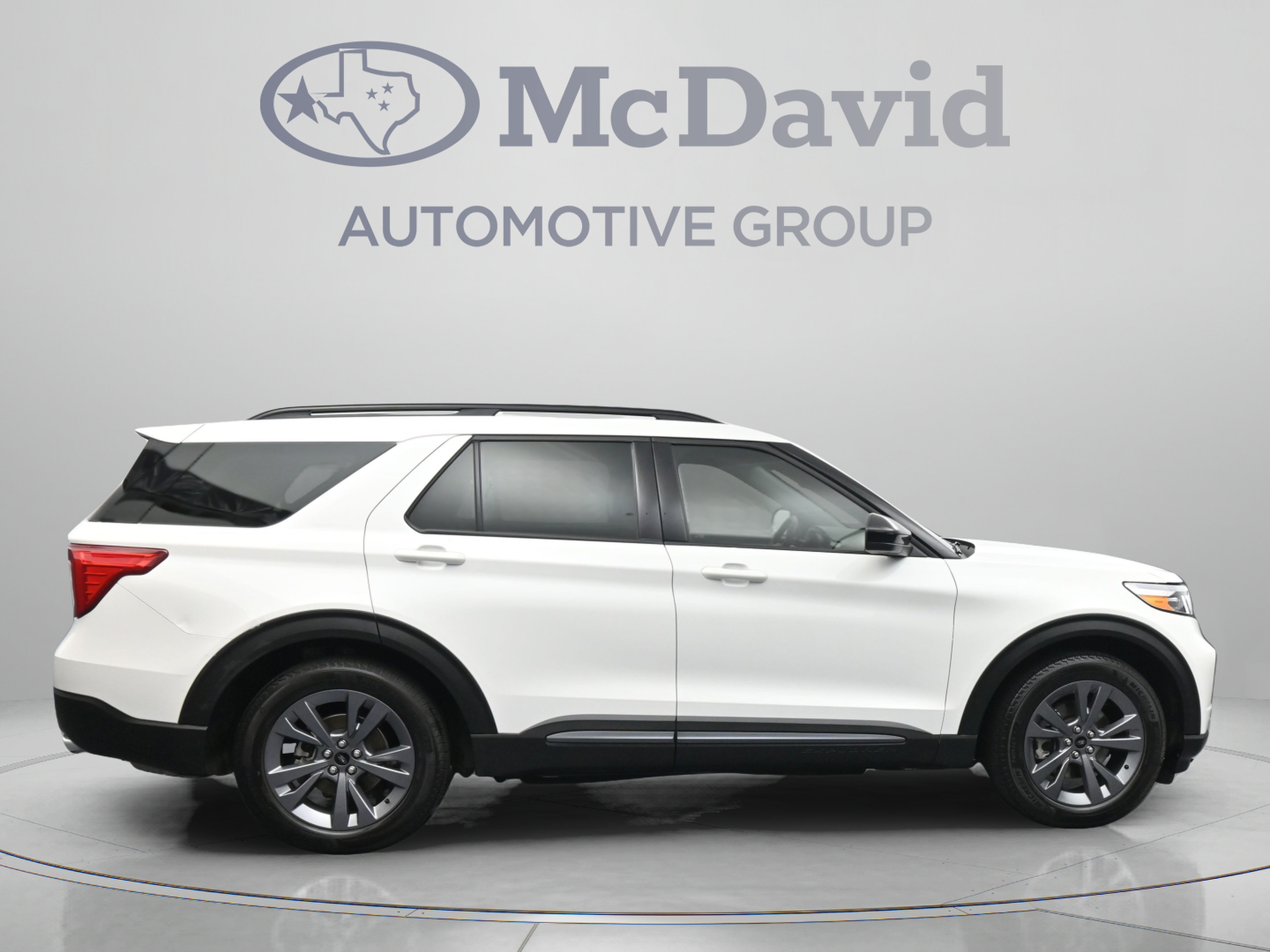 Used 2023 Ford Explorer XLT w/ Equipment Group 202A RWD image 9