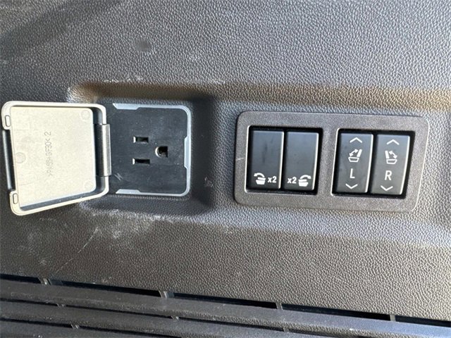 Used 2021 GMC Yukon Denali w/ Denali Premium Package image 14