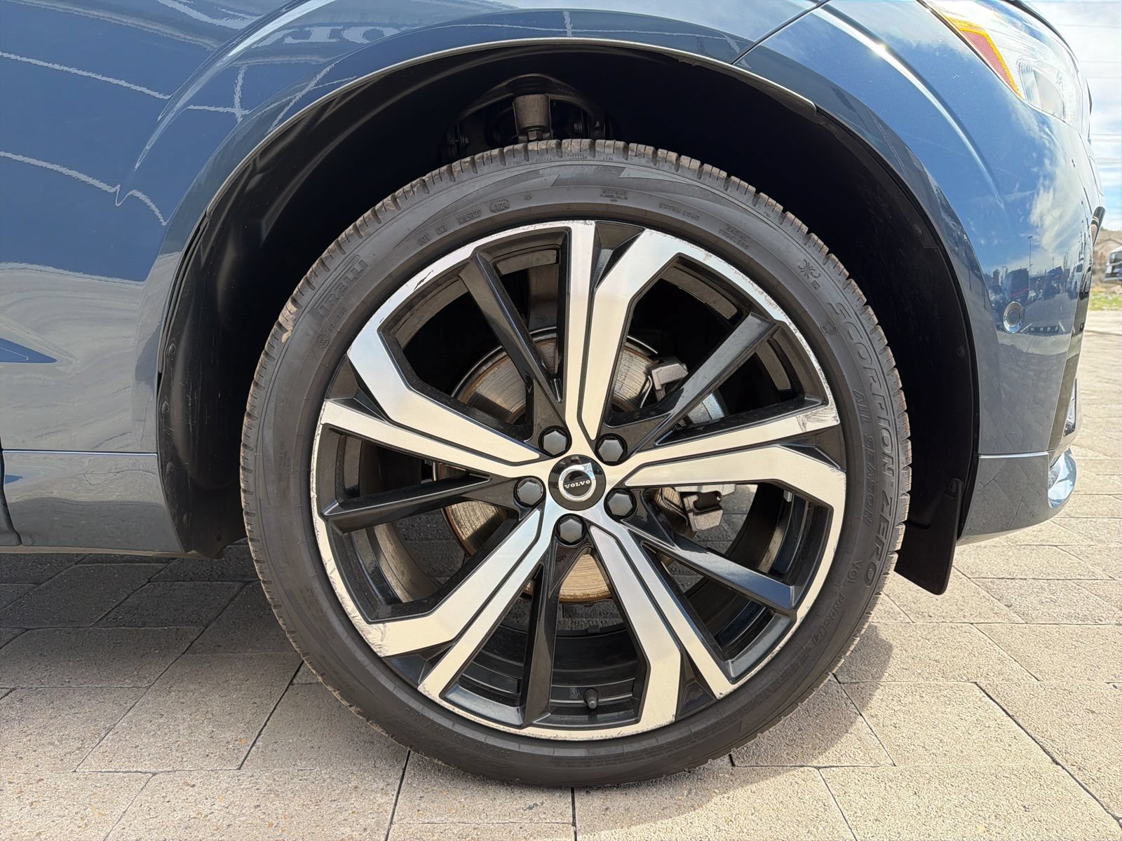 Used 2024 Volvo XC60 B5 Ultimate w/ Protection Package Premier AWD/4WD image 8