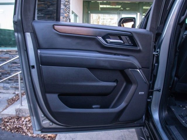 Used 2025 GMC Yukon XL Denali image 20