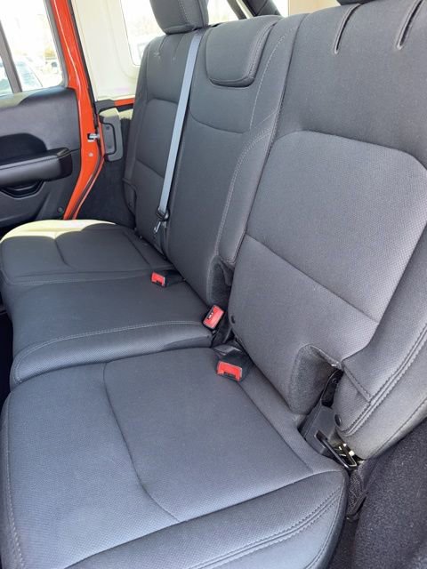 Used 2018 Jeep Wrangler Unlimited Sahara image 9