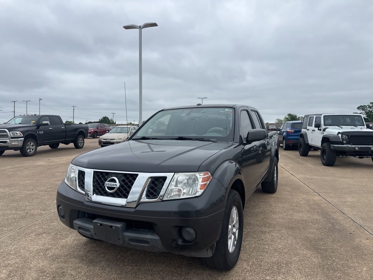 Used 2015 Nissan Frontier SV RWD image 5