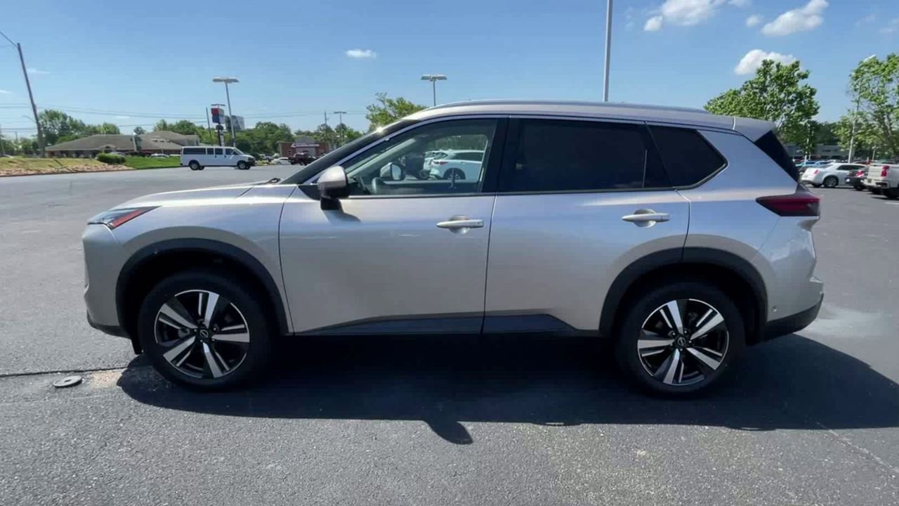 Used 2024 Nissan Rogue SL w/ SL Premium Package AWD/4WD image 5