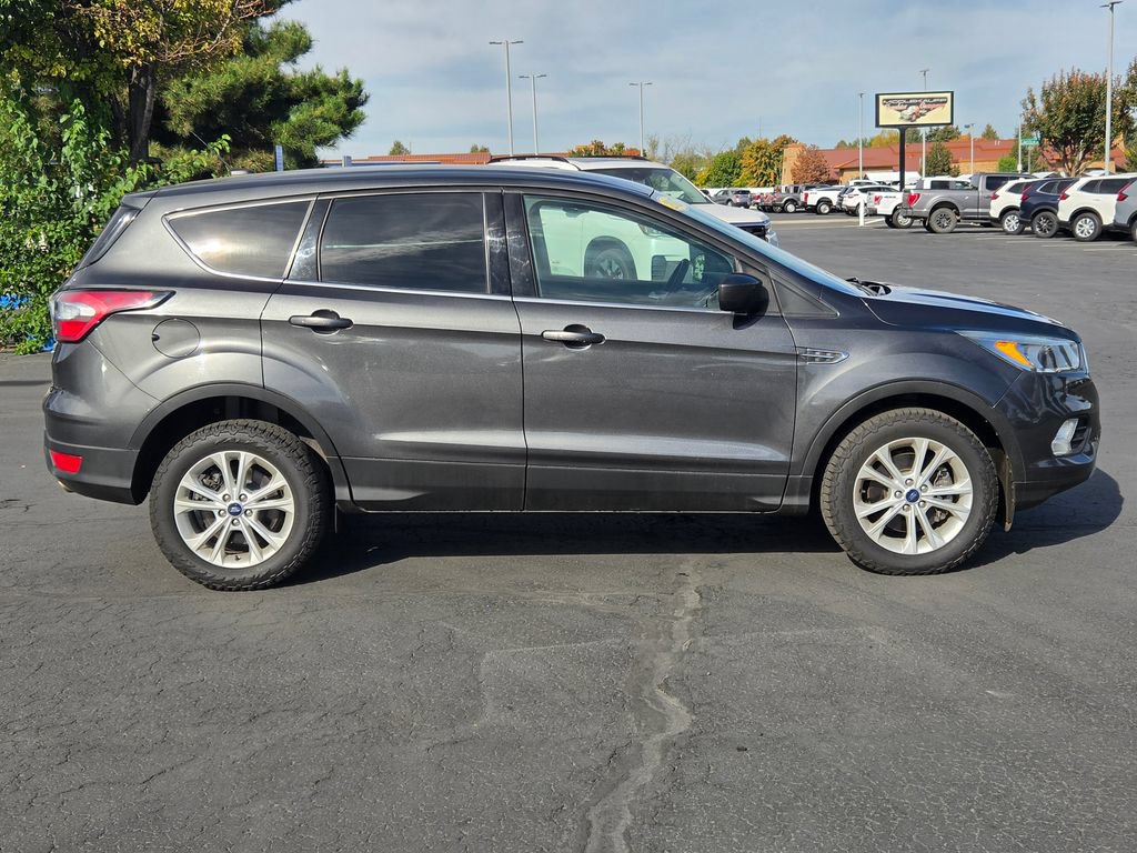 Used 2017 Ford Escape SE AWD/4WD image 2