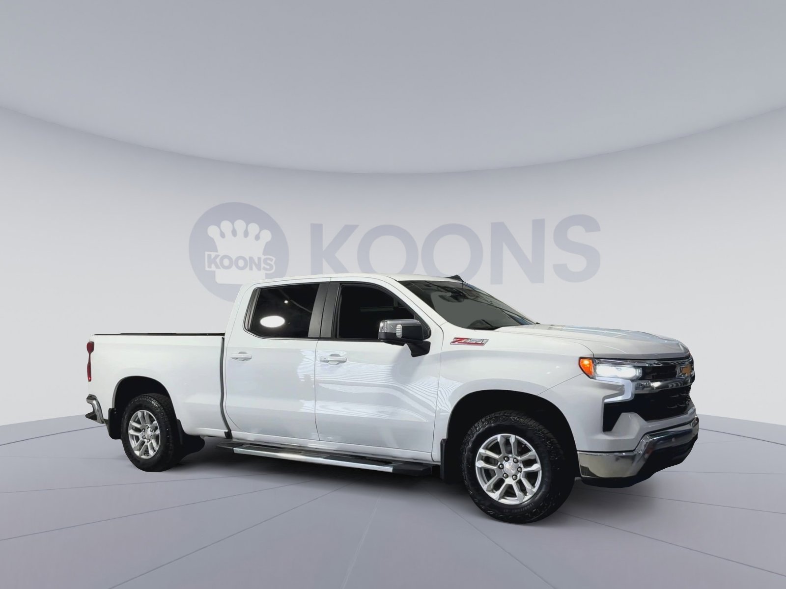 Used 2024 Chevrolet Silverado 1500 LT AWD/4WD image 2