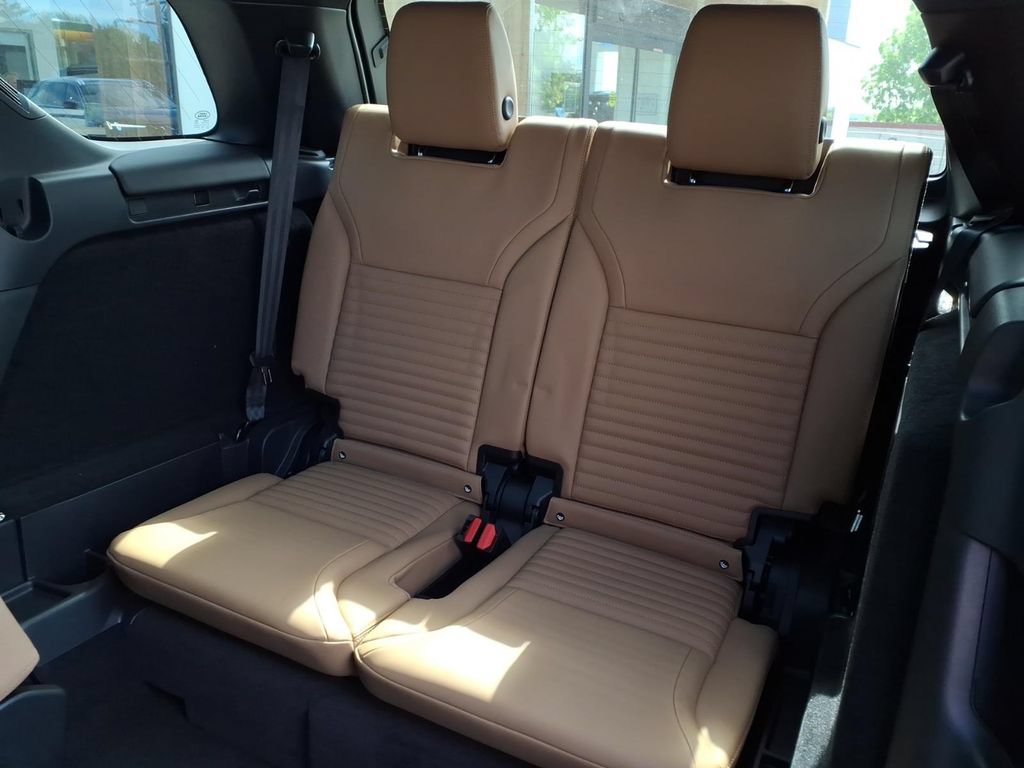 New 2026 Land Rover Discovery Limited Edition AWD/4WD image 27