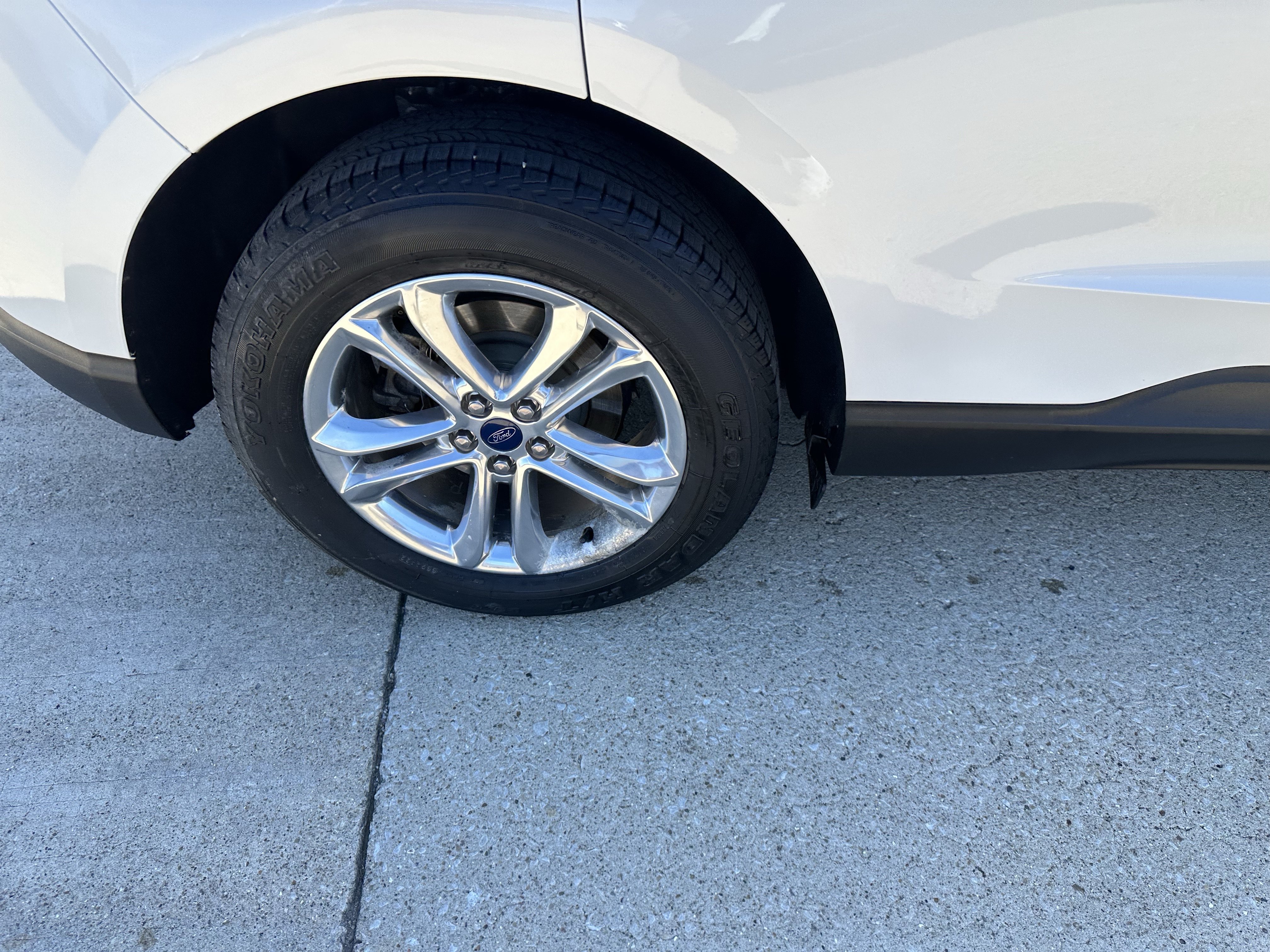 Used 2016 Ford Edge SEL w/ Equipment Group 201A AWD/4WD image 3