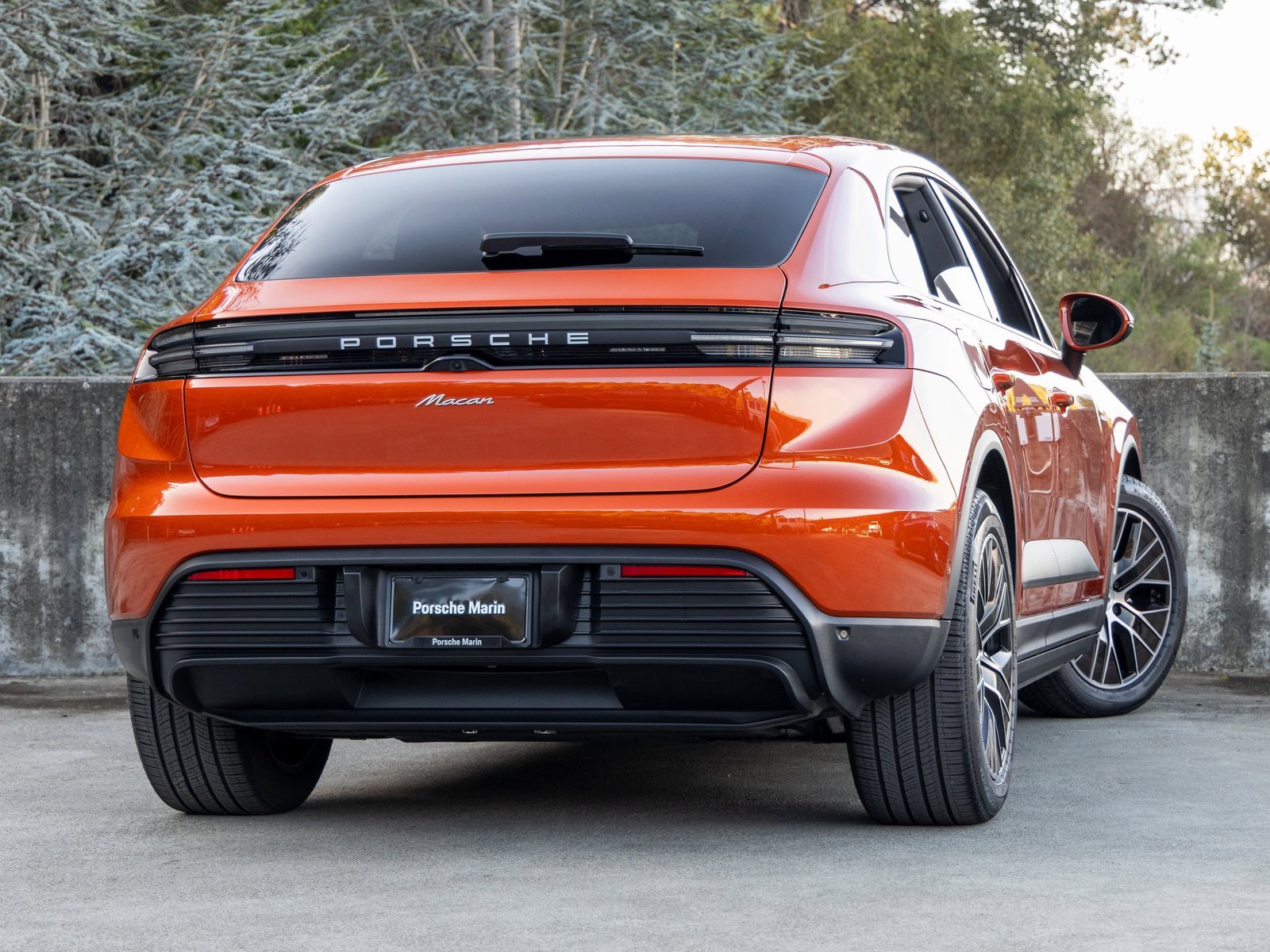 Certified 2025 Porsche Macan Electric image 11