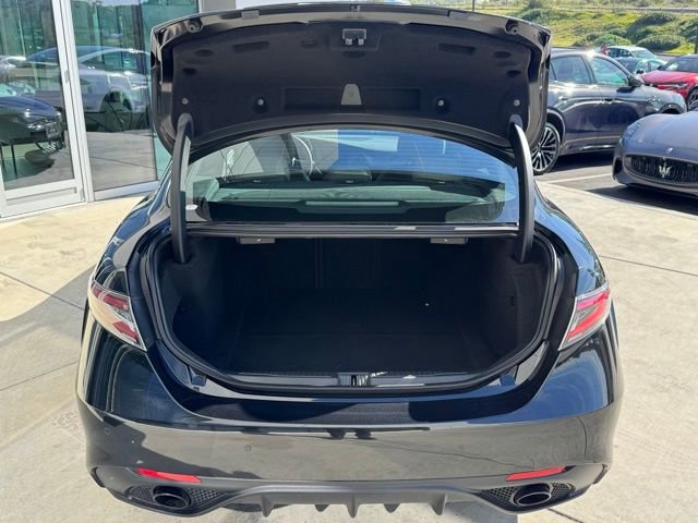 Used 2025 Alfa Romeo Giulia w/ Driving Assist Package image 11