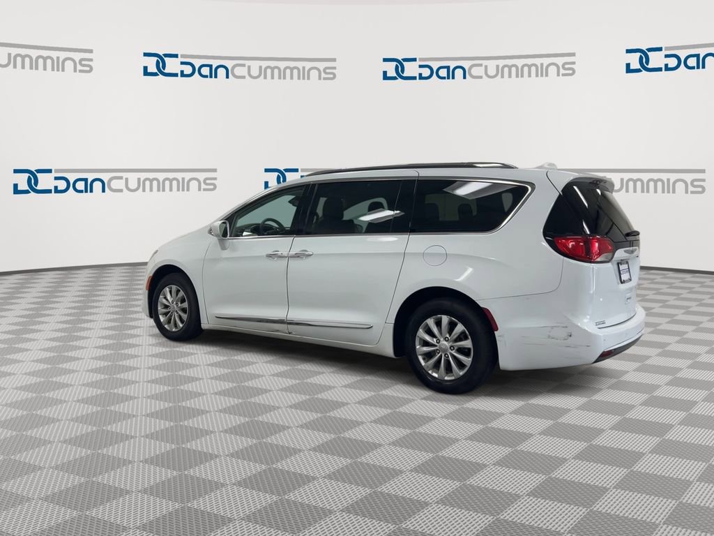 Used 2018 Chrysler Pacifica Touring-L FWD image 6