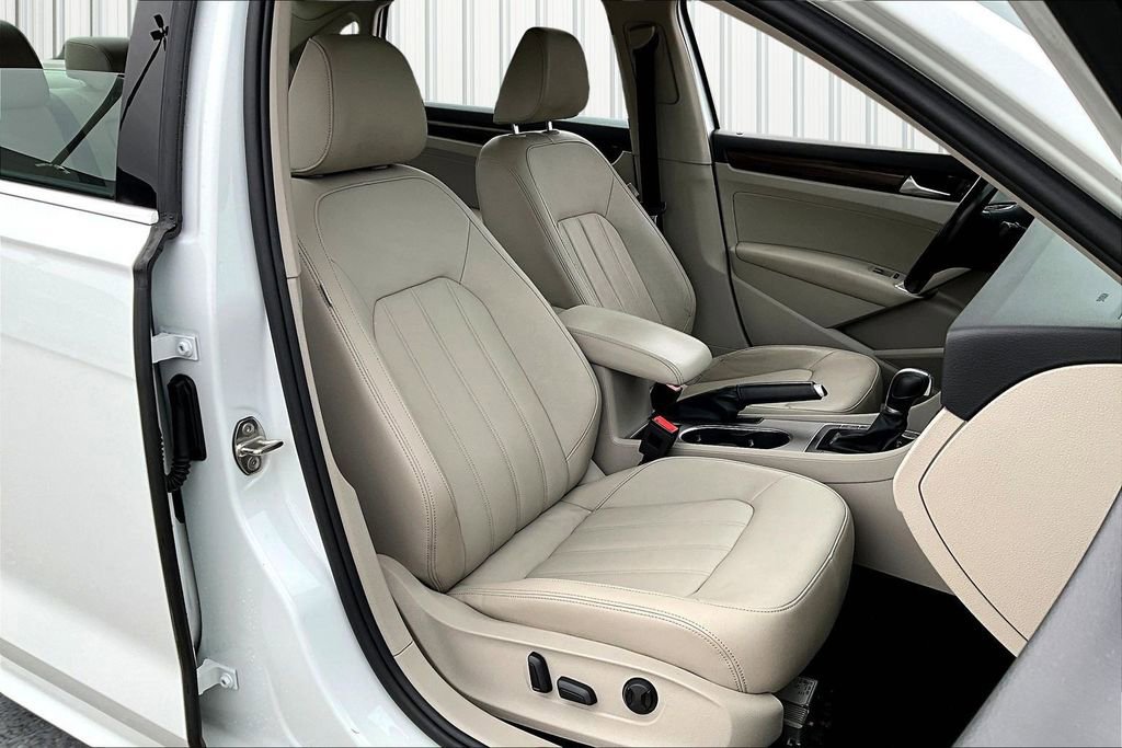 Used 2020 Volkswagen Passat 2.0T SEL image 29