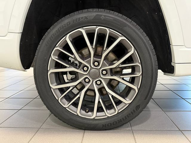 Used 2024 Jeep Grand Cherokee L Summit AWD/4WD image 9