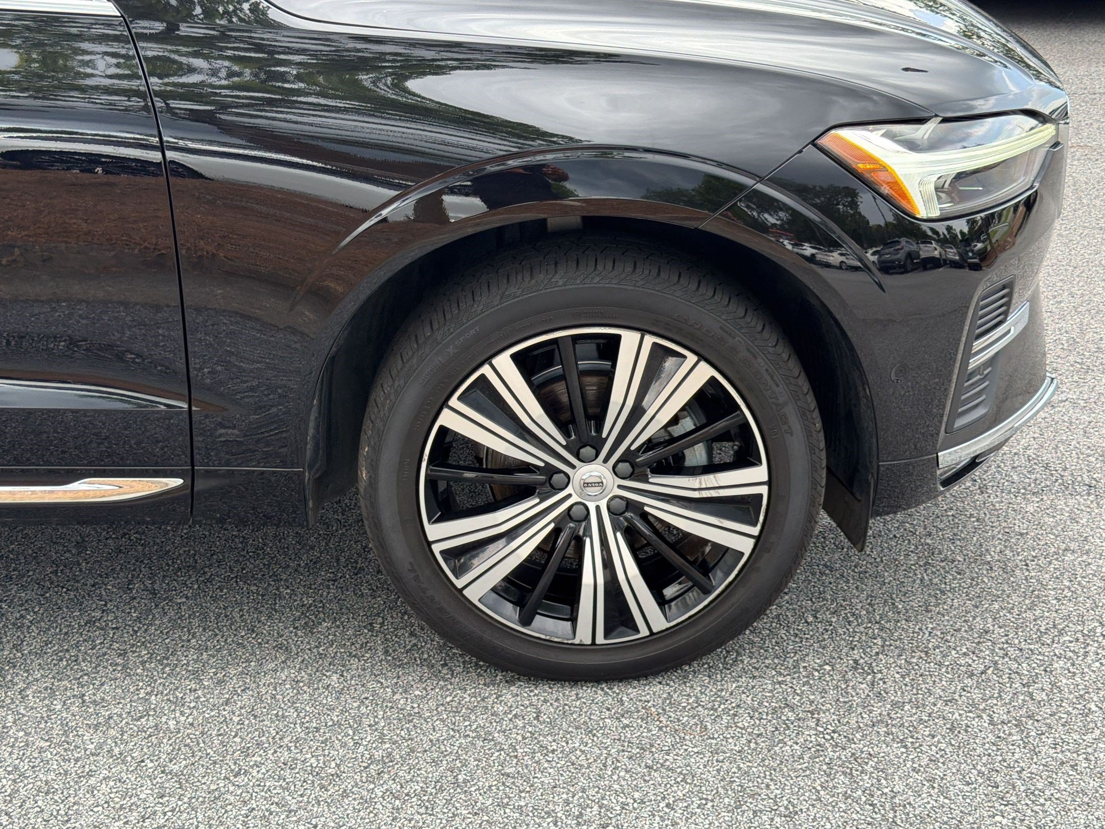 Used 2023 Volvo XC60 B5 Plus w/ Protection Package Premier FWD image 11