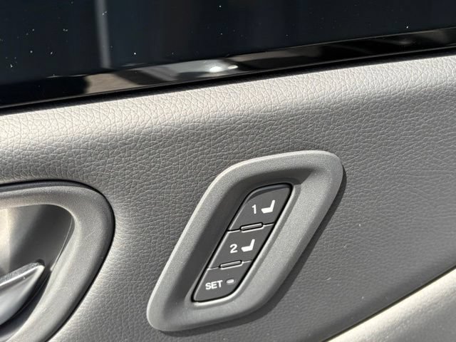 Used 2023 Honda Pilot Touring image 14