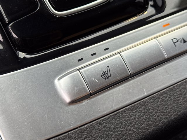 Used 2024 Kia Carnival EX FWD image 32