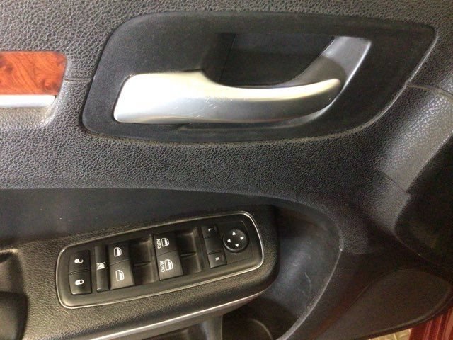 Used 2014 Chrysler 300 AWD w/ Driver Convenience Group image 19