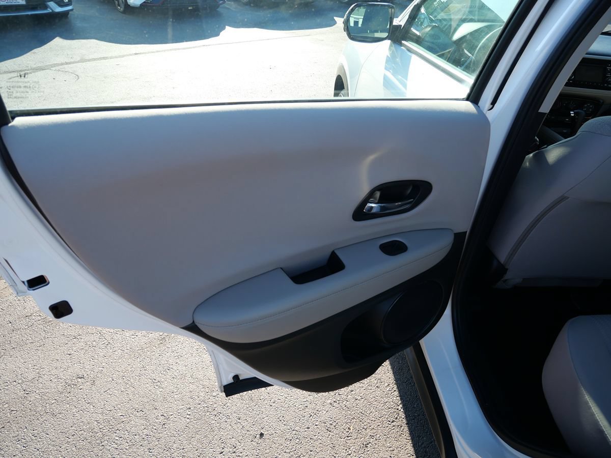 Used 2016 Honda HR-V LX image 17