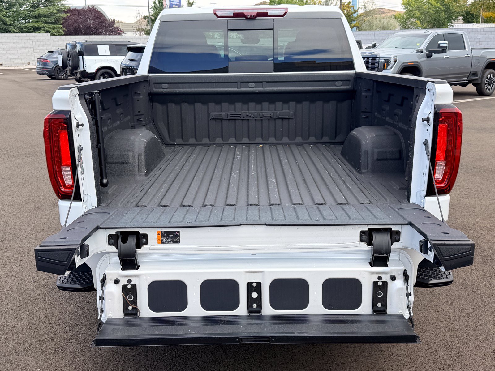 Used 2024 GMC Sierra 1500 Denali AWD/4WD image 9