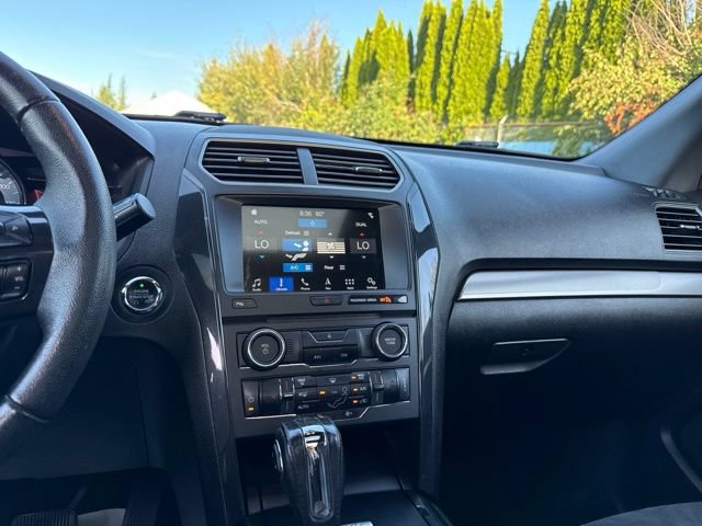 Used 2018 Ford Explorer XLT w/ XLT Appearance Package AWD/4WD image 21