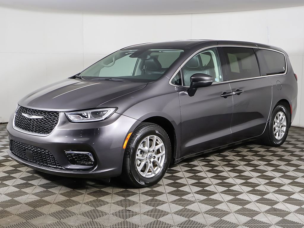 Used 2023 Chrysler Pacifica Touring-L FWD image 10
