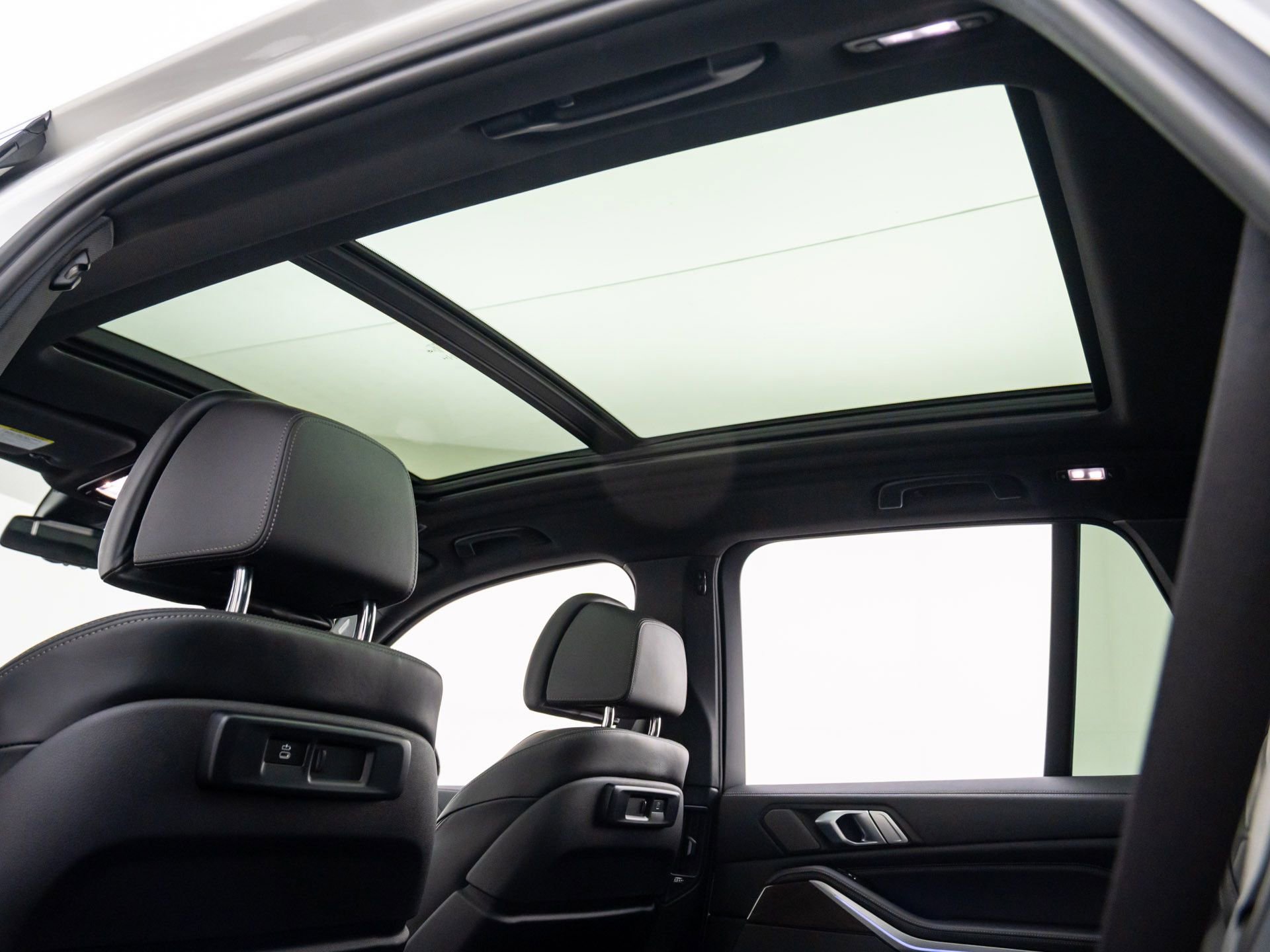 Certified 2023 BMW X5 M50i w/ Climate Comfort Package image 19