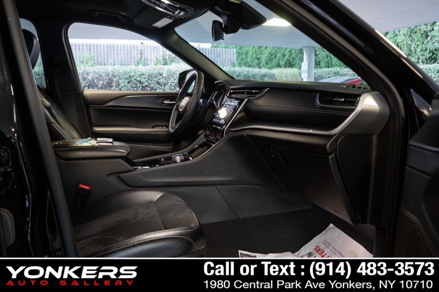 Used 2023 Jeep Grand Cherokee L Laredo AWD/4WD image 61