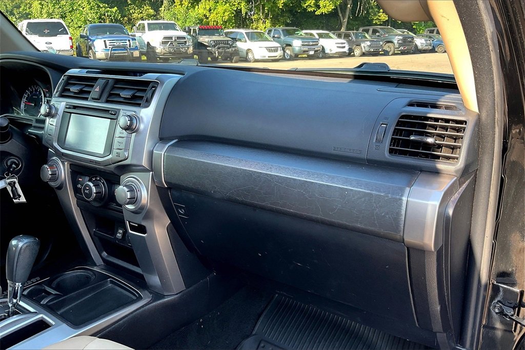 Used 2018 Toyota 4Runner SR5 Premium image 16