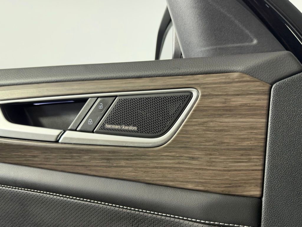 Used 2024 Volkswagen Atlas SEL Premium R-Line image 18