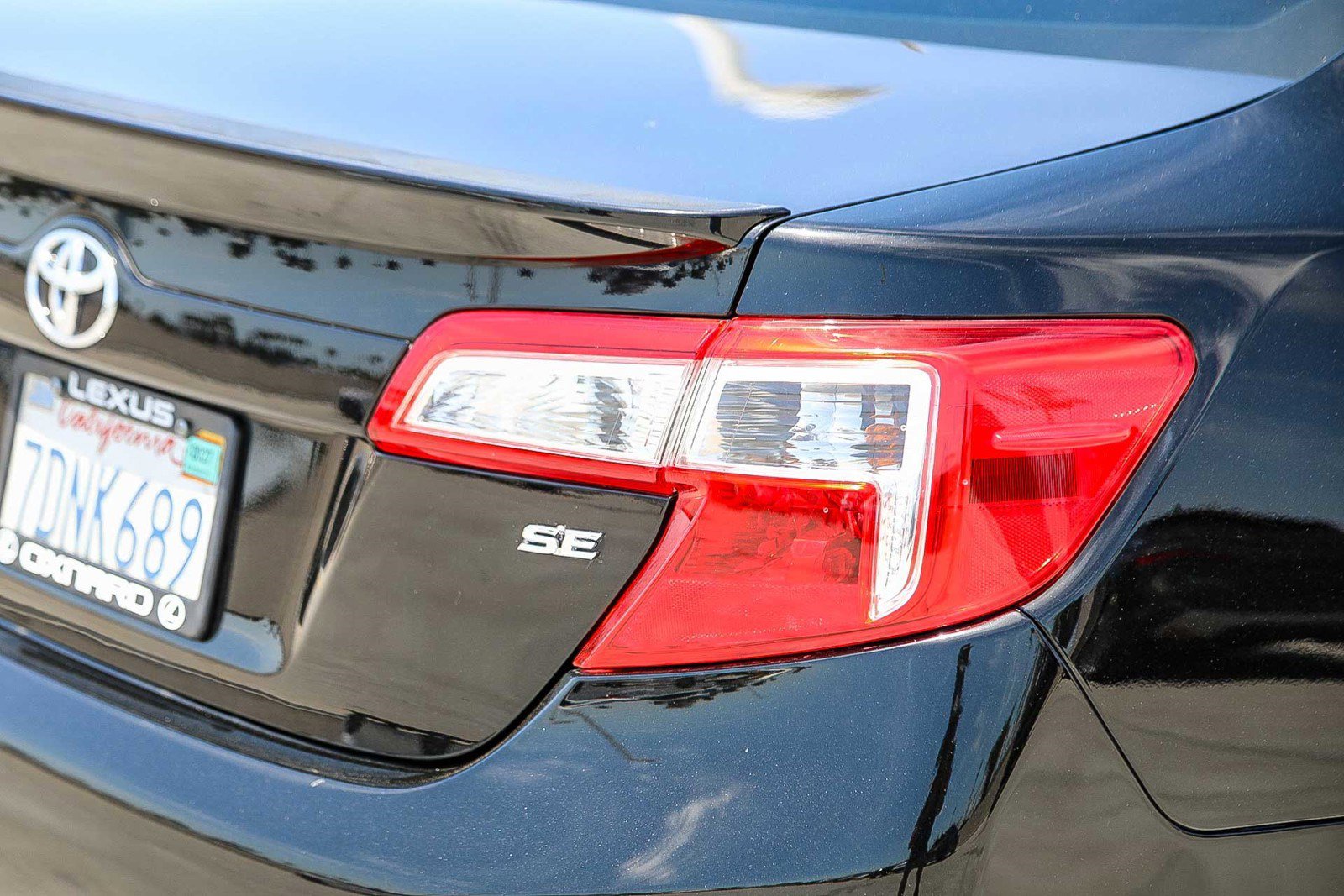 Used 2014 Toyota Camry SE w/ Leather Package FWD image 9