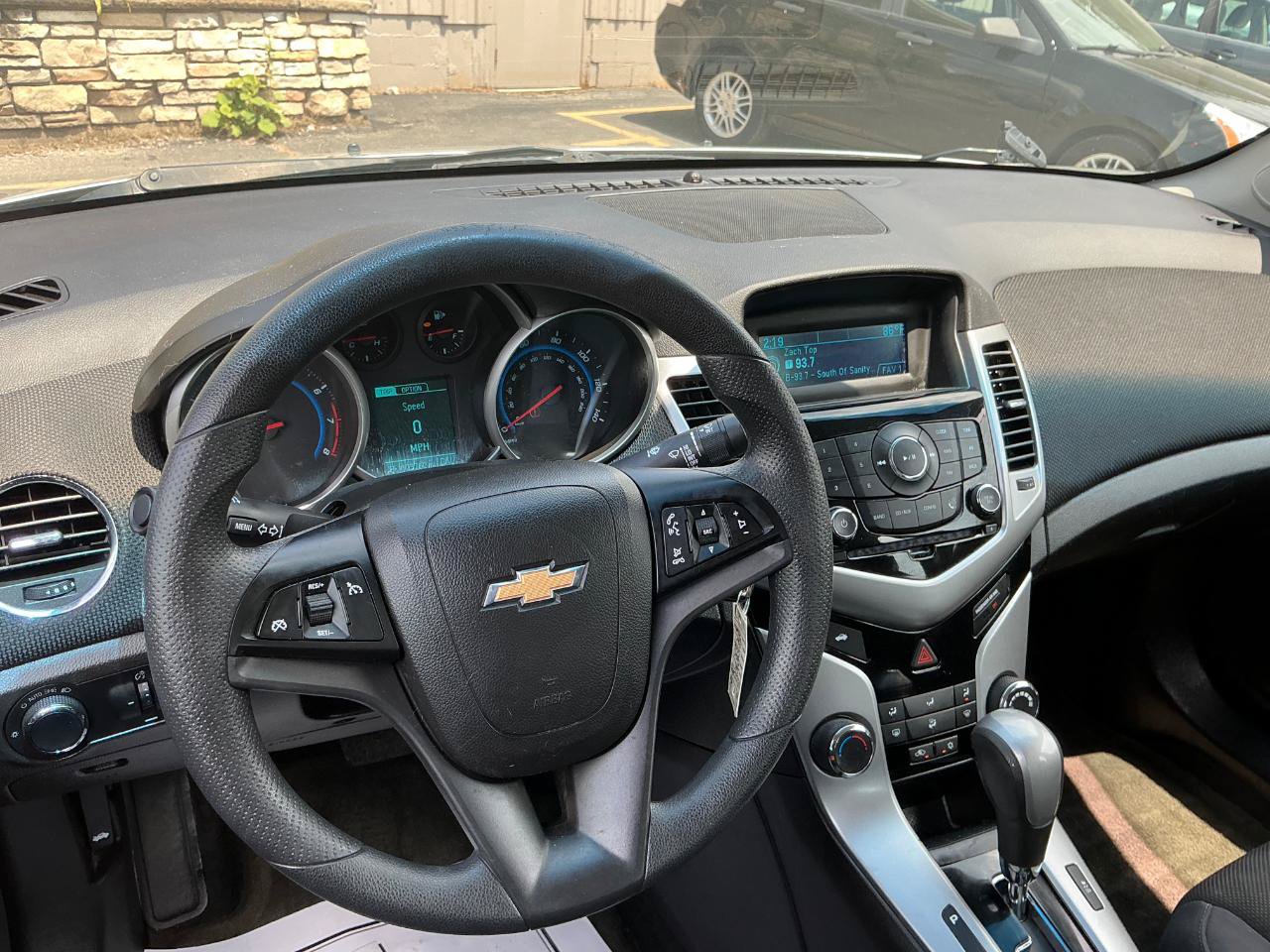 Used 2015 Chevrolet Cruze LT FWD image 20