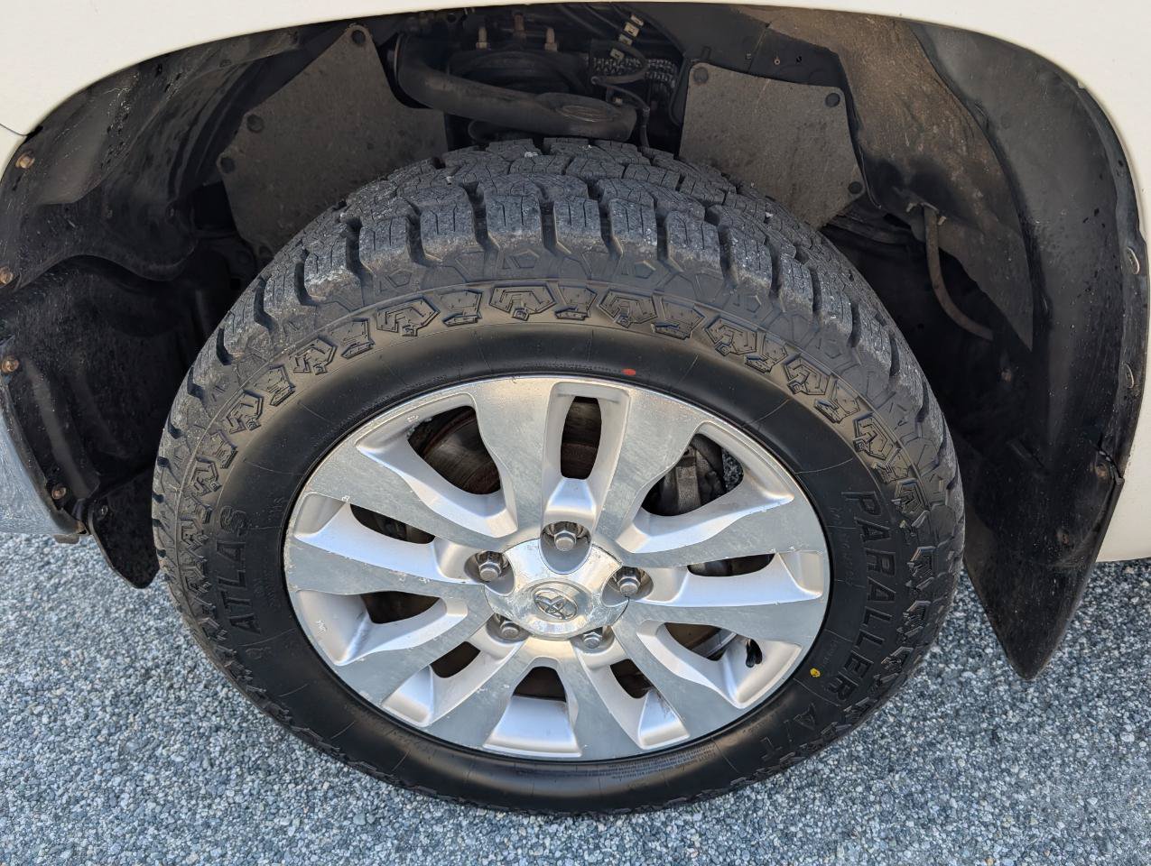 Used 2018 Toyota Tundra SR5 w/ SR5 Upgrade Package AWD/4WD image 12
