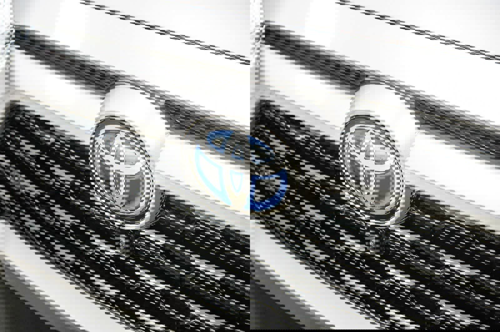 Used 2024 Toyota RAV4 XSE w/ Advanced Technology Package AWD/4WD image 8