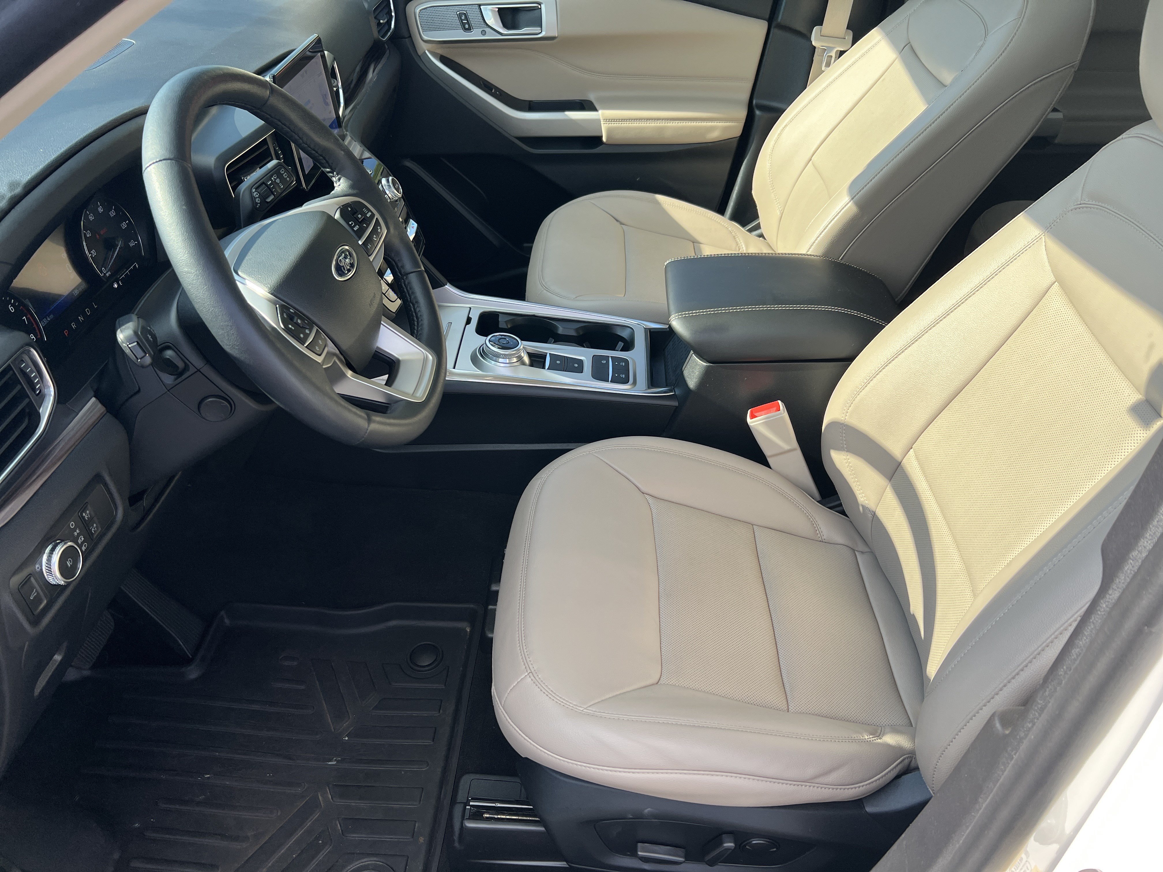 Used 2022 Ford Explorer Limited w/ Equipment Group 301A RWD image 9