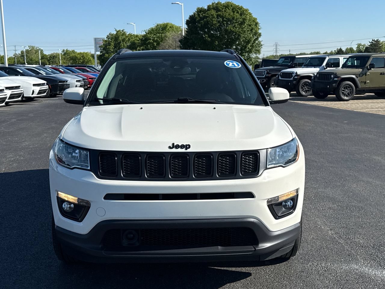 Used 2021 Jeep Compass Latitude w/ Sun and Sound Group AWD/4WD image 8