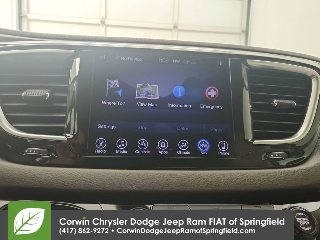 Used 2017 Chrysler Pacifica Touring-L Plus image 26