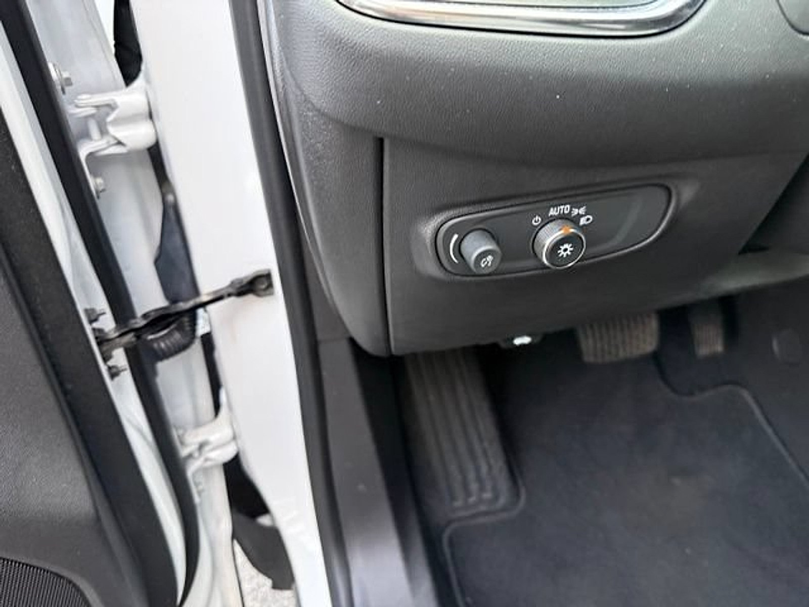 Certified 2024 Chevrolet Equinox LS w/ LS Convenience Package AWD/4WD image 17