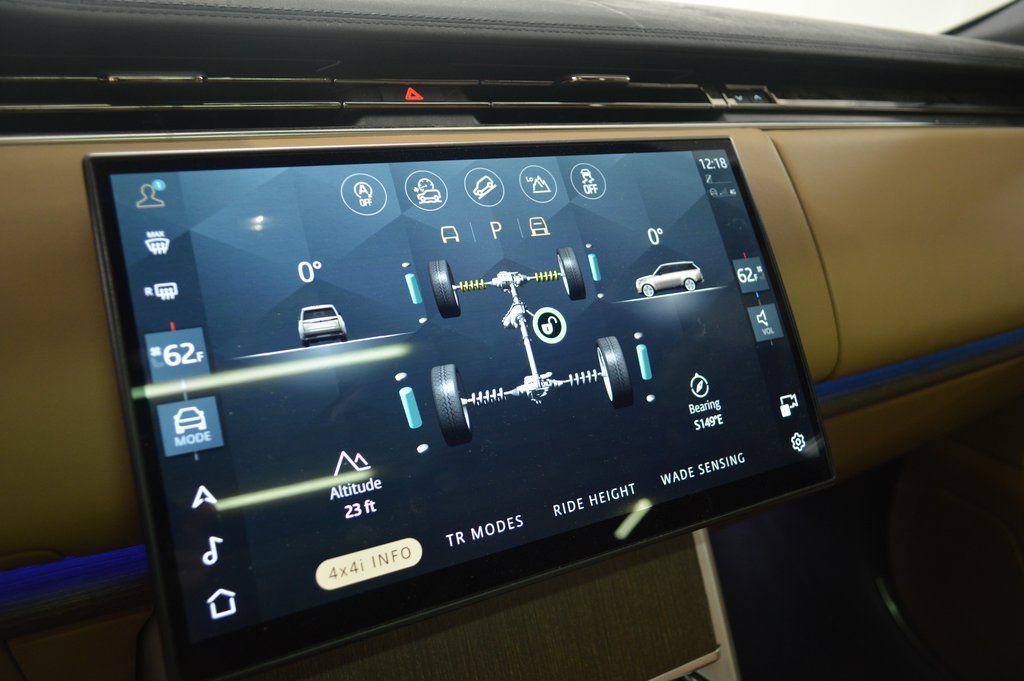 Used 2024 Land Rover Range Rover Long Wheelbase SE image 24