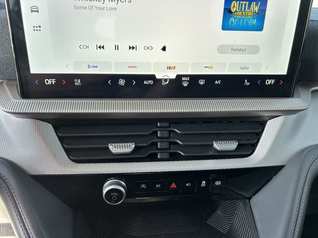 Used 2025 Ford Explorer Active w/ Active Comfort Package image 24