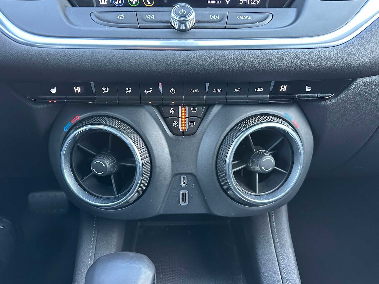 Used 2020 Chevrolet Blazer LT image 27