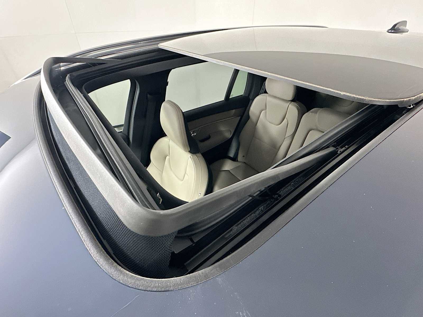 New 2026 Volvo XC90 B6 Plus w/ Protection Package Premier image 20