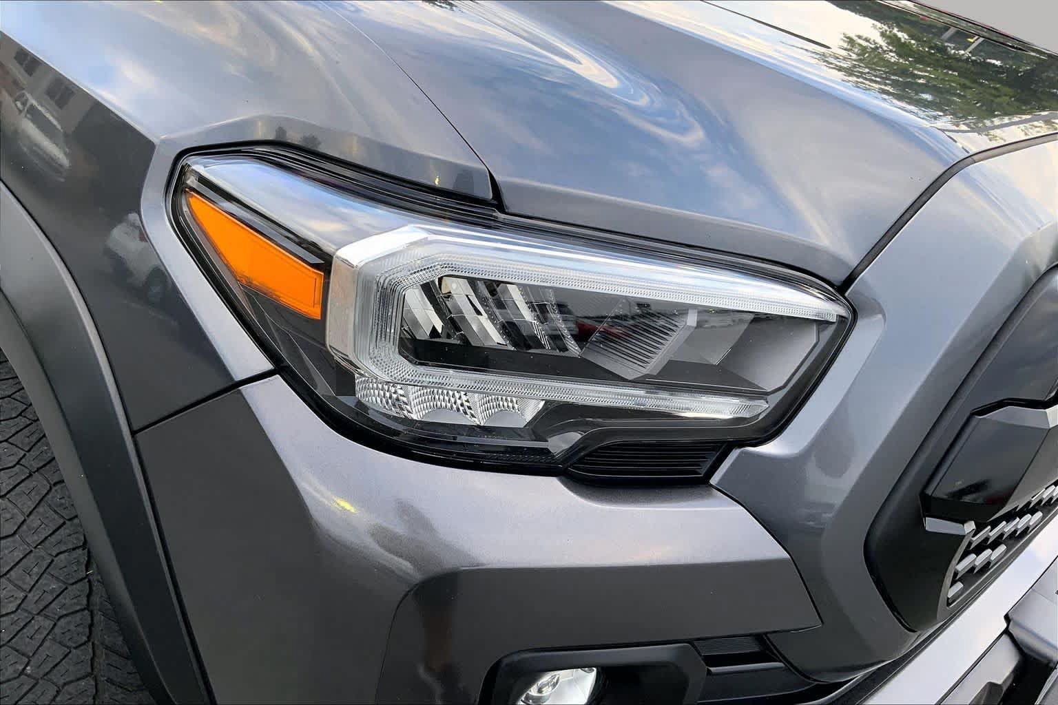 Used 2021 Toyota Tacoma TRD Off-Road w/ Technology Package AWD/4WD image 26