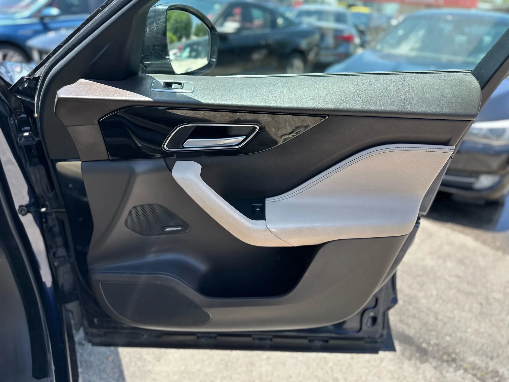 Used 2018 Jaguar F-PACE Prestige image 21