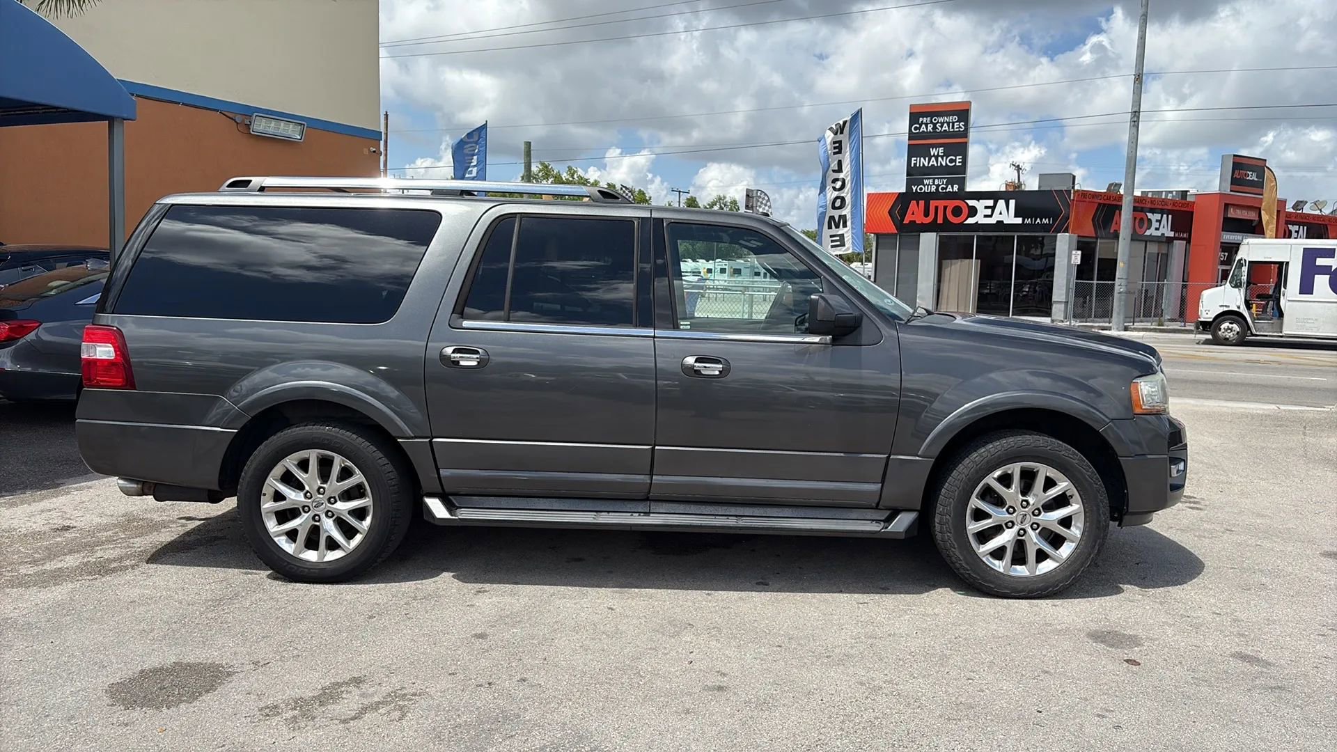 Used 2017 Ford Expedition EL Limited image 5