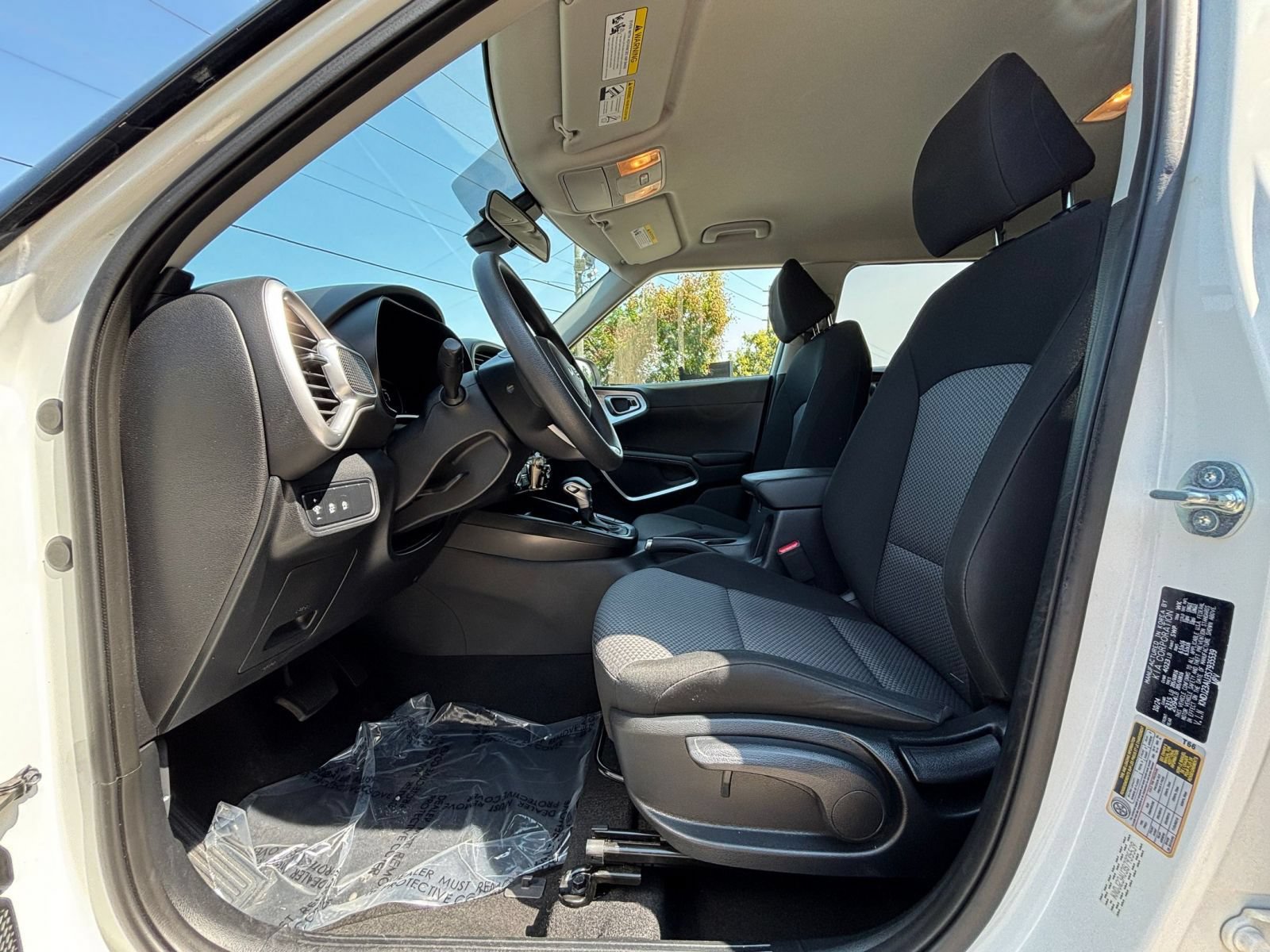 Used 2025 Kia Soul LX w/ LX Technology Package FWD image 22